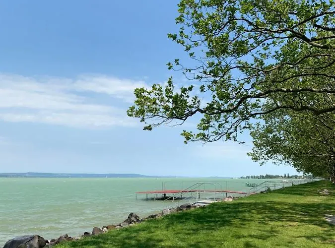 Naluri * Balatonboglár